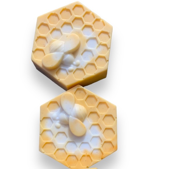 Handmade Soap - Oatmeal Honey & Milk Soap Bar - Picture 3 of 12